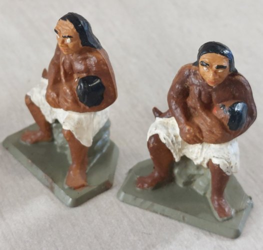 Lot de 6 figurines préhistoire / homme préhistorique, en plastique, Starlux ^
