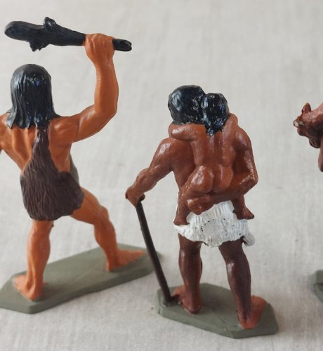 Lot de 6 figurines préhistoire / homme préhistorique, en plastique, Starlux ^