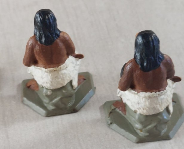 Lot de 6 figurines préhistoire / homme préhistorique, en plastique, Starlux ^
