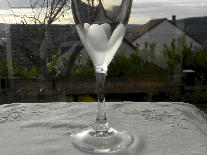 Lot de 6 flûtes à champagne en cristal de Lorraine taillé main. Signé S L.