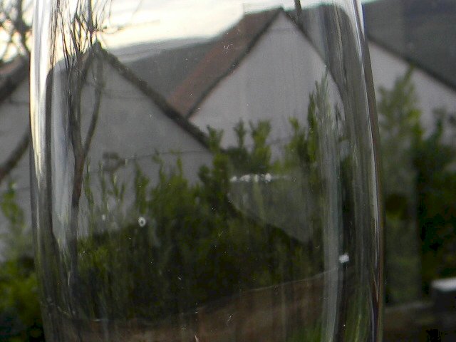 Lot de 6 flûtes à champagne en cristal de Lorraine taillé main. Signé S L.