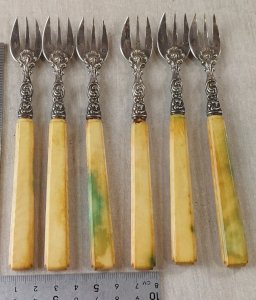 Set of 6 oyster forks, in solid silver, silversmith Queille, 19th century