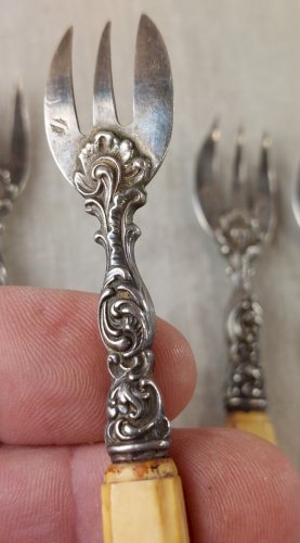Lot de 6 fourchettes à huitre, en argent massif, orfèvre Queille, XIXème ^