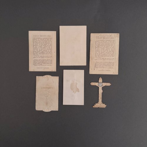 Lot de 6 images pieuses anciennes représentant la Croix de Jésus A5795