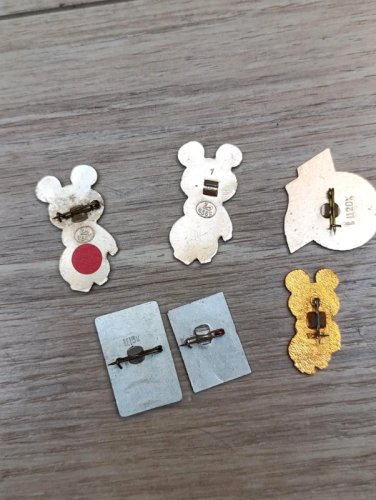 lot de 6 petites broches dorigine russe ou sovietique en bon etat