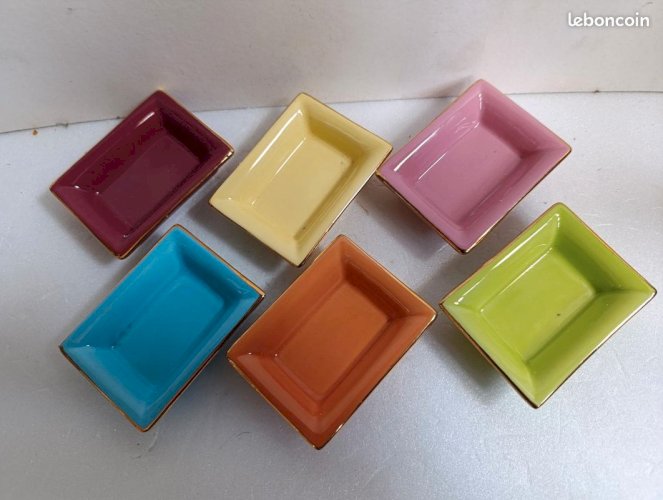 Lot de 6 petites coupelles vintage multicouleur en porcelaine en bon etat (made in chiner)