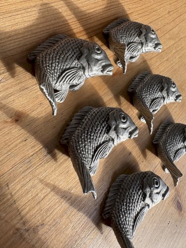 Lot de 6 repose-couteaux poissons Selangor Pewter – étain sculpté vintage