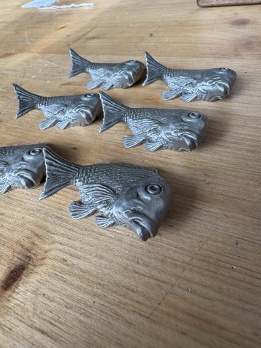 Lot de 6 repose-couteaux poissons Selangor Pewter – étain sculpté vintage