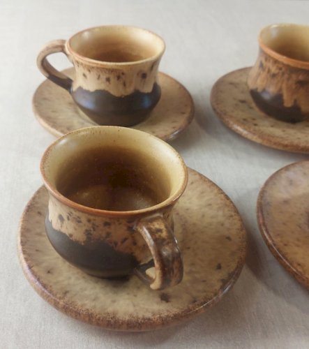 Lot de 6 tasses + sous tasses à café, en céramique, Vallauris ^