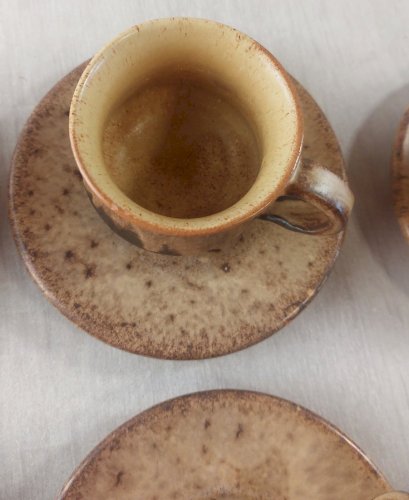 Lot de 6 tasses + sous tasses à café, en céramique, Vallauris ^