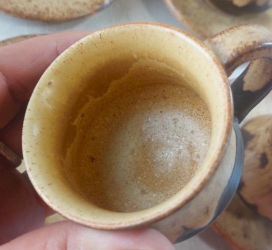 Lot de 6 tasses + sous tasses à café, en céramique, Vallauris ^