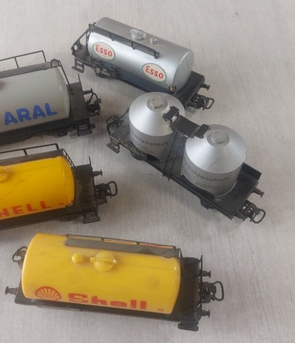 Lot de 6 wagons citernes, Aral, Esso, Shell, Braunkohlenstaub, Märklin, en HO