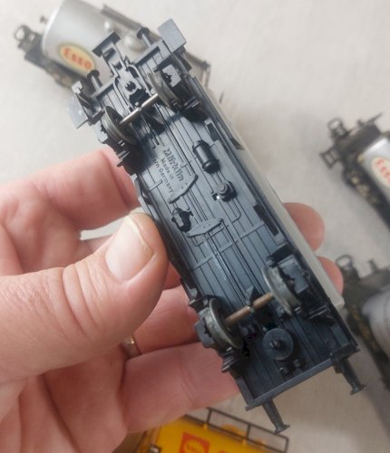 Lot de 6 wagons citernes, Aral, Esso, Shell, Braunkohlenstaub, Märklin, en HO