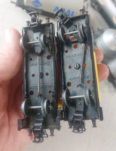 Lot de 6 wagons citernes, Aral, Esso, Shell, Braunkohlenstaub, Märklin, en HO