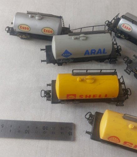 Lot de 6 wagons citernes, Aral, Esso, Shell, Braunkohlenstaub, Märklin, en HO