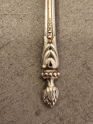 LOT DE 64 PETITES CUILLERES EN METAL ARGENTE