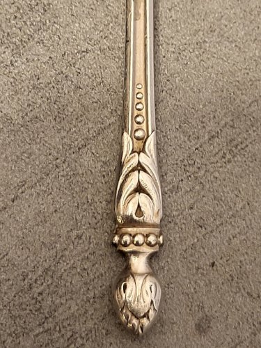 LOT DE 64 PETITES CUILLERES EN METAL ARGENTE