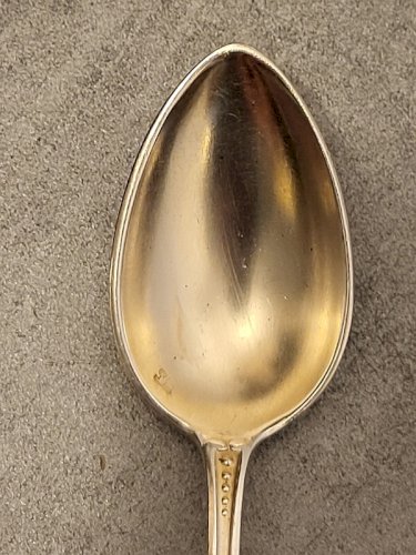 LOT DE 64 PETITES CUILLERES EN METAL ARGENTE