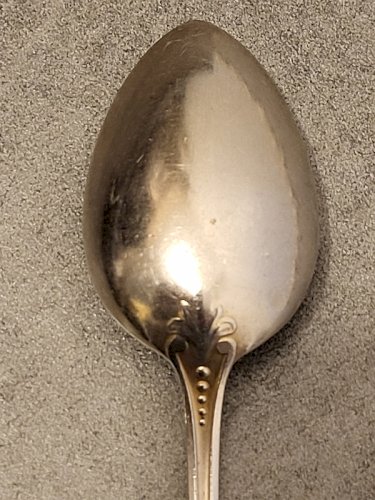 LOT DE 64 PETITES CUILLERES EN METAL ARGENTE