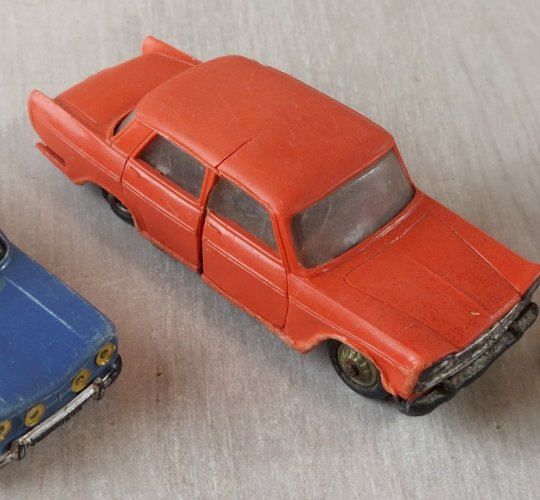 Lot de 7 anciennes voitures, en plastique, pour pièces, Norev