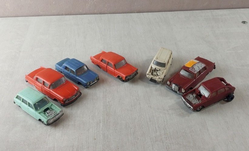 Lot de 7 anciennes voitures, en plastique, pour pièces, Norev