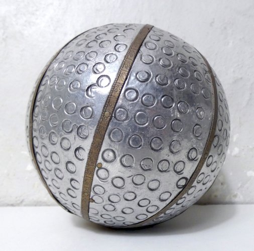 Lot de 7 boules décoratives en métal argenté et laiton D.12,5 cm