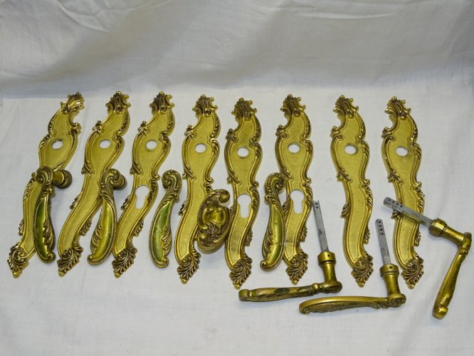 - LOT de 8 PLAQUES de PROPRETE ET 8 POIGNEES LAITON ANCIENNES JUS de GRENIER   D