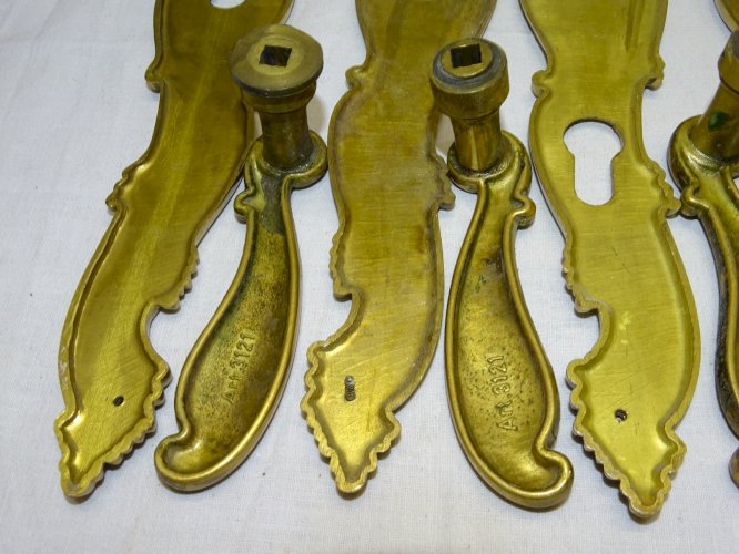 - LOT de 8 PLAQUES de PROPRETE ET 8 POIGNEES LAITON ANCIENNES JUS de GRENIER   D