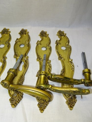 - LOT de 8 PLAQUES de PROPRETE ET 8 POIGNEES LAITON ANCIENNES JUS de GRENIER   D