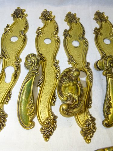 - LOT de 8 PLAQUES de PROPRETE ET 8 POIGNEES LAITON ANCIENNES JUS de GRENIER   D