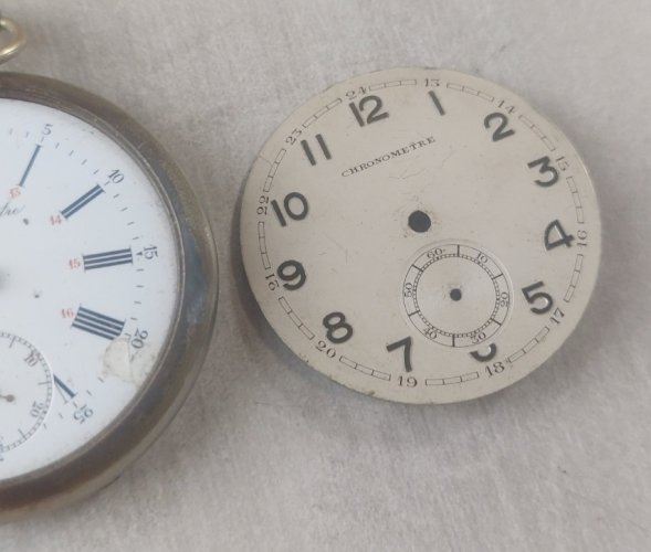 Lot de 9 anciens mouvements / mécanismes + cadrans de montres gousset