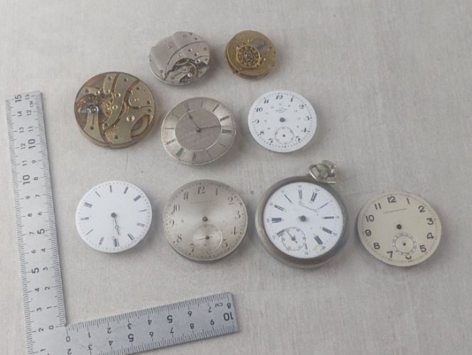 Lot de 9 anciens mouvements / mécanismes + cadrans de montres gousset