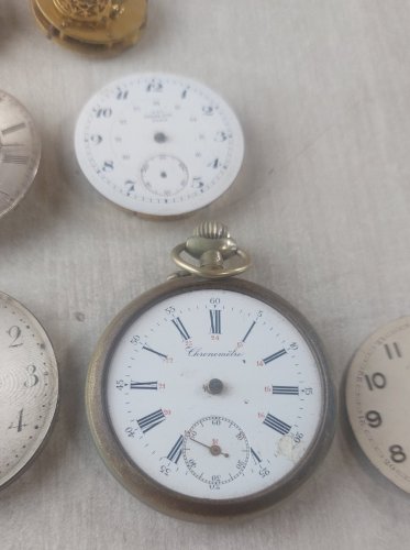 Lot de 9 anciens mouvements / mécanismes + cadrans de montres gousset