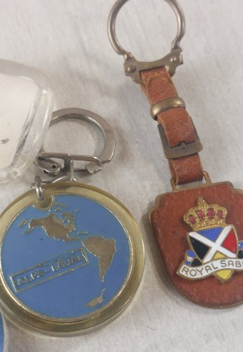 Lot de 9 anciens portes clés publicitaires, Bourbon, vintage