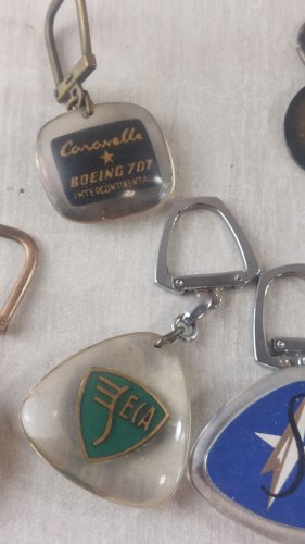 Lot de 9 anciens portes clés publicitaires, Bourbon, vintage