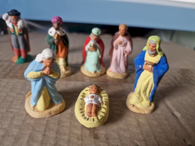 Lot De 9 santons , creche complete  CHAVE