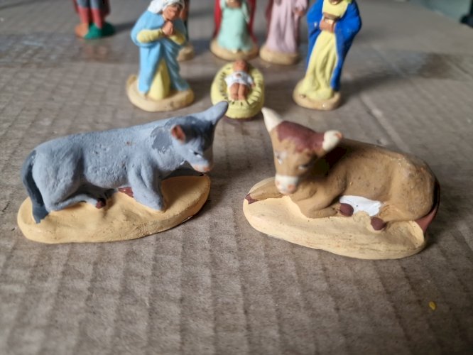 Lot De 9 santons , creche complete  CHAVE