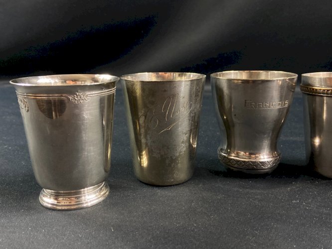 Lot de 9 timbales en métal argenté