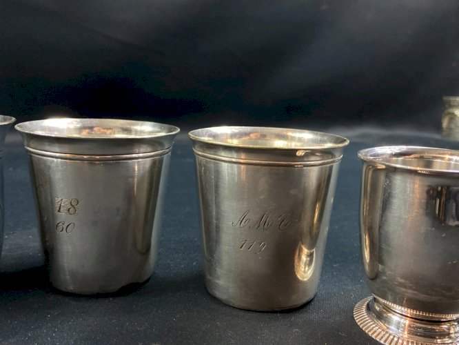 Lot de 9 timbales en métal argenté