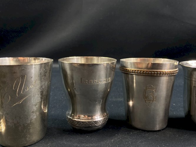 Lot de 9 timbales en métal argenté