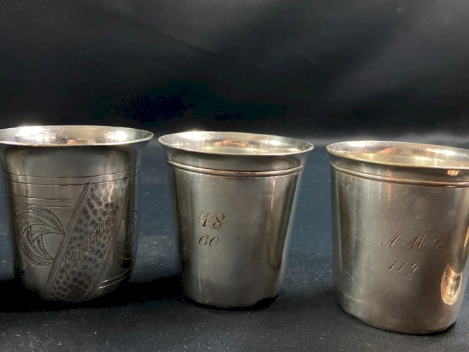 Lot de 9 timbales en métal argenté