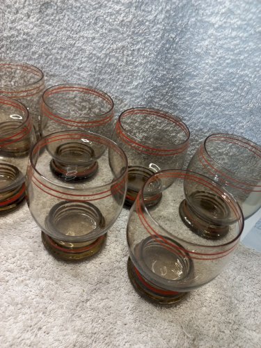 Lot De 9 Verres Avec Liseret Rouge...1630