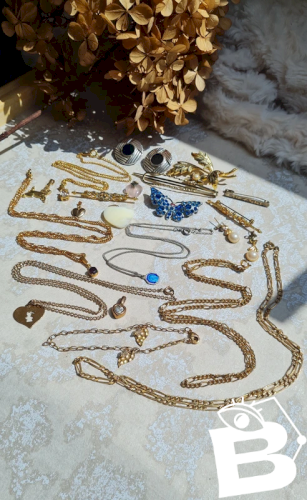 Lot de bijoux ancien et vintage fantaisies et plaqué or