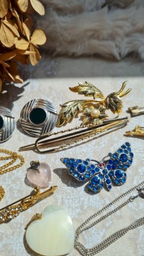 Lot de bijoux ancien et vintage fantaisies et plaqué or