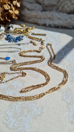 Lot de bijoux ancien et vintage fantaisies et plaqué or