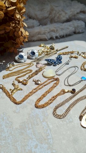 Lot de bijoux ancien et vintage fantaisies et plaqué or