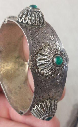 Lot de bijoux ethniques, en métal argenté