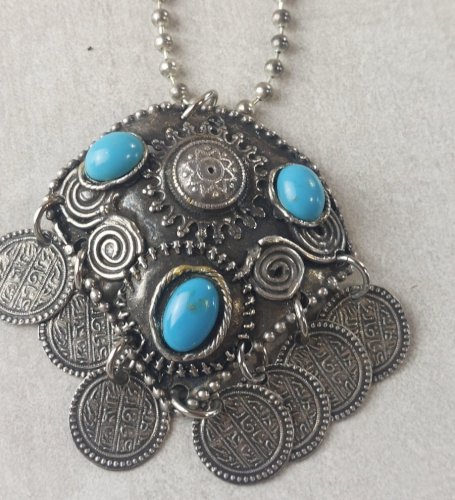 Lot de bijoux ethniques, en métal argenté