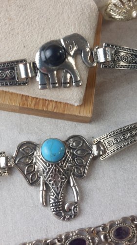 Lot de bijoux / fond de tiroir, bracelets ethniques, vintage ^
