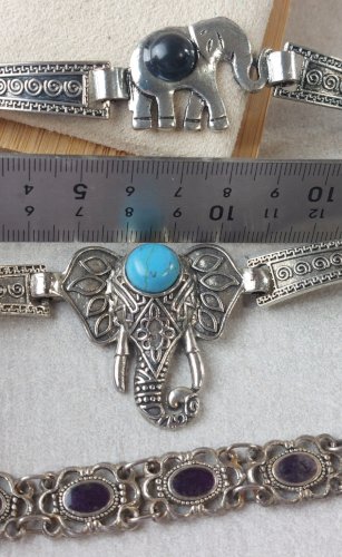 Lot de bijoux / fond de tiroir, bracelets ethniques, vintage ^